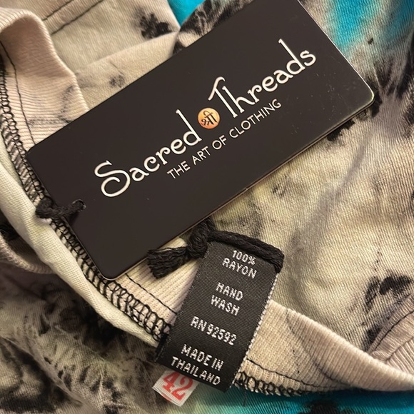 NWT. DRESS by Sacred Threads. LG/GR/GR01. 2221195A - Picture 5 of 5